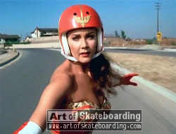 Wonder Woman - Skateboard Whiz